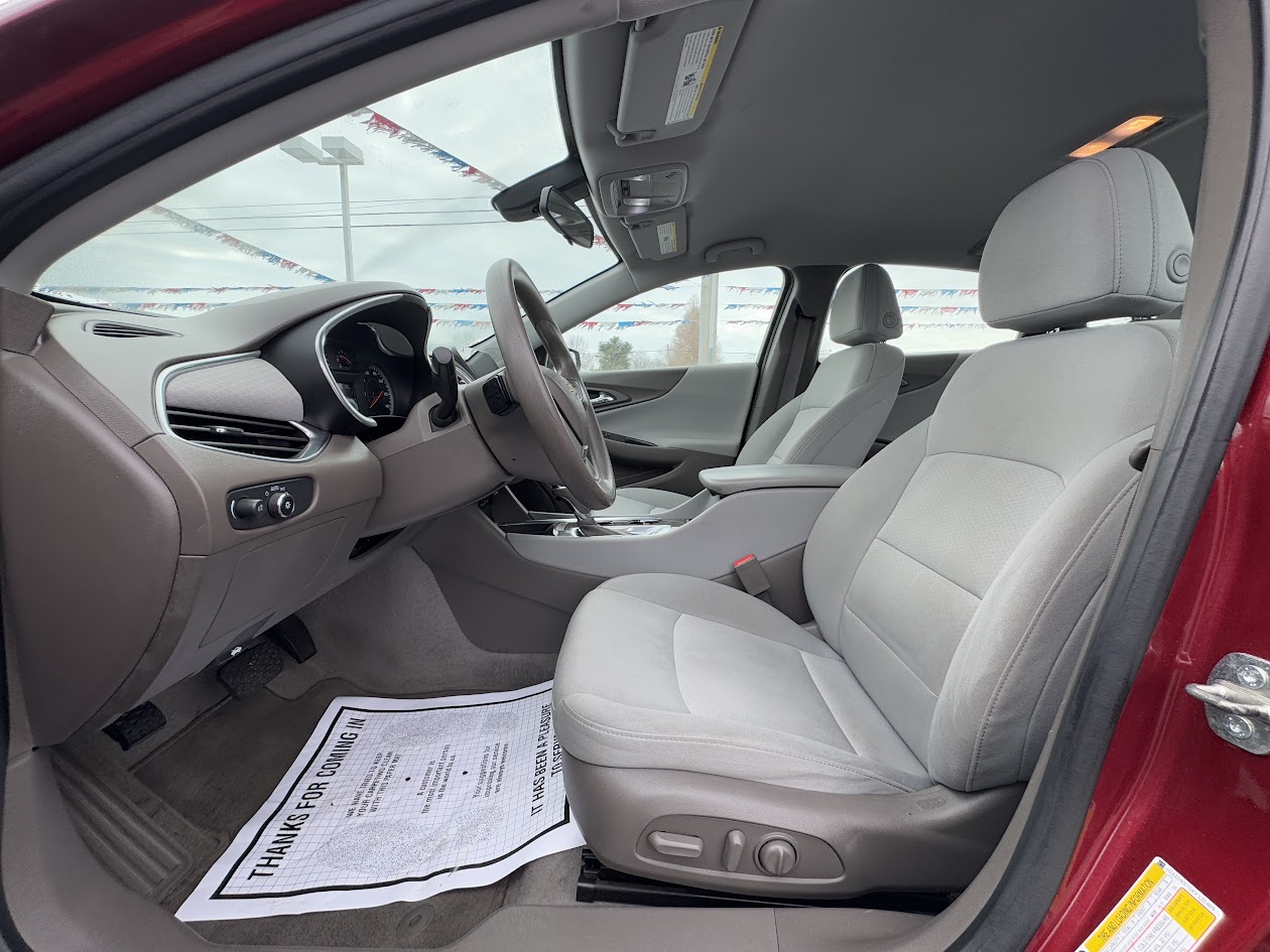 2019 Chevrolet Malibu Vehicle Photo in BOONVILLE, IN 47601-9633