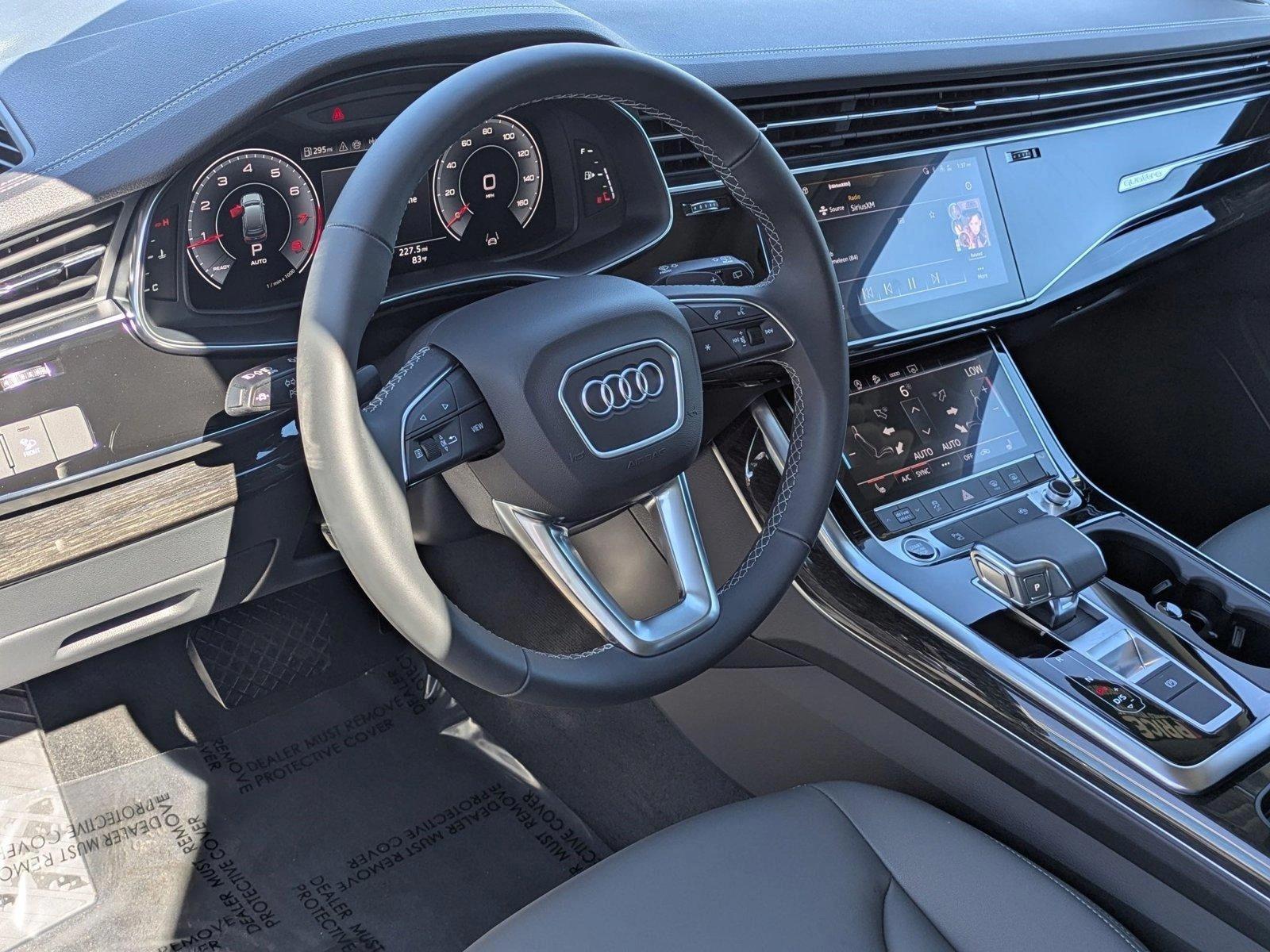 2025 Audi Q7 Vehicle Photo in Sarasota, FL 34231