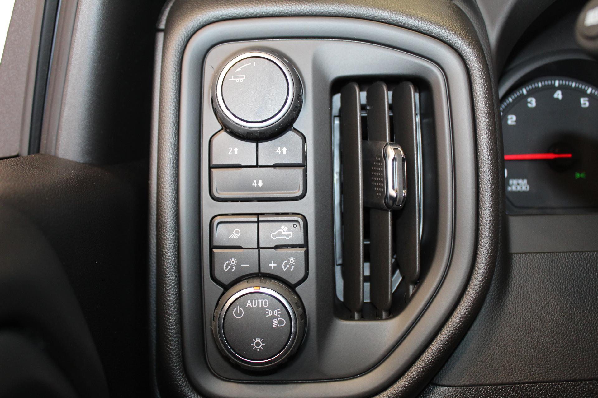 2025 Chevrolet Silverado 2500 HD Vehicle Photo in NORTHAMPTON, MA 01060-1120
