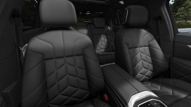 2025 BMW 760i xDrive Vehicle Photo in GRAPEVINE, TX 76051