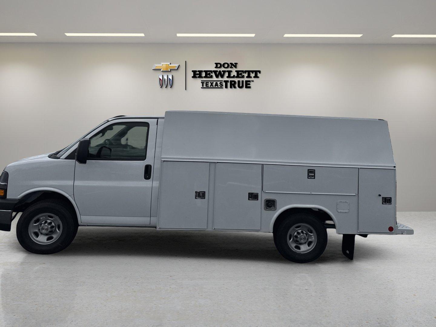 2025 Chevrolet Express Cutaway 3500 Vehicle Photo in GEORGETOWN, TX 78626-7508