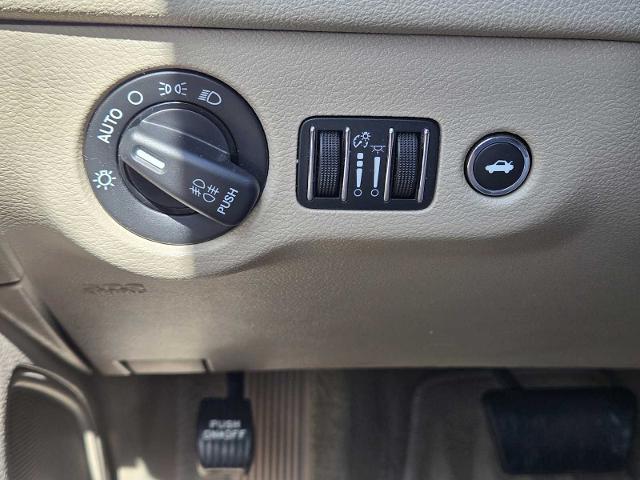 2014 Chrysler 300 Vehicle Photo in DENTON, TX 76210-9321