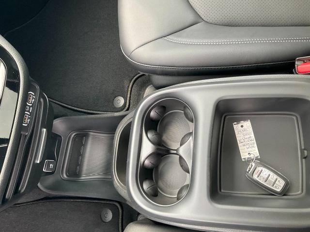 2025 Chrysler Pacifica Vehicle Photo in Kaukauna, WI 54130
