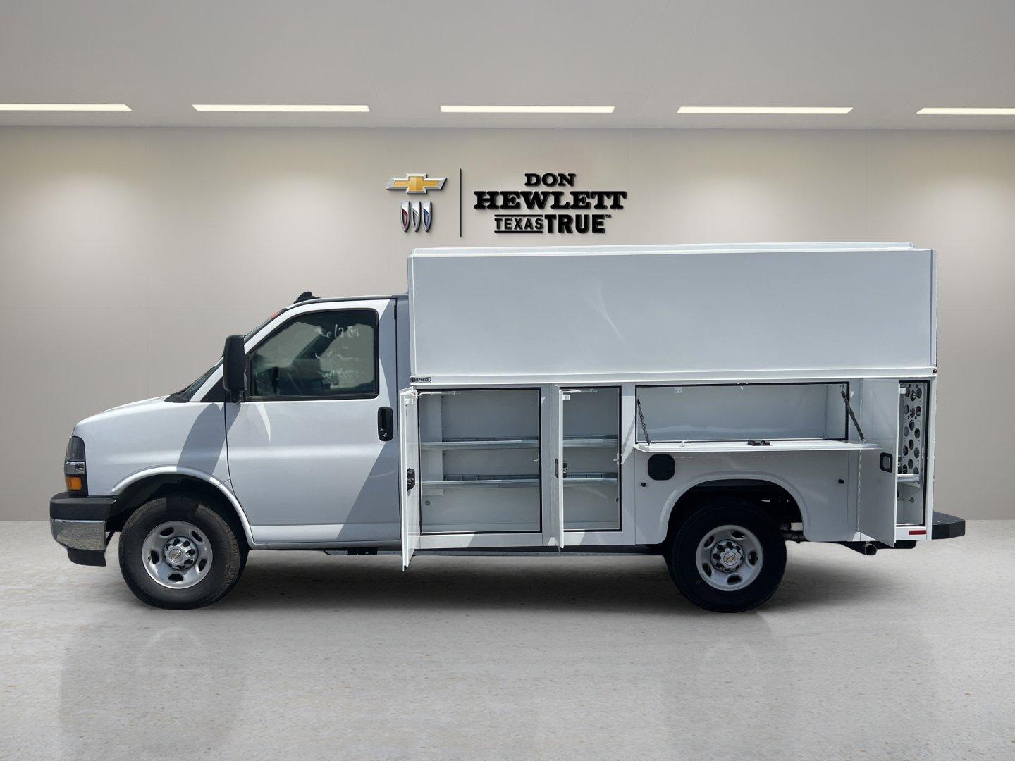 2025 Chevrolet Express Cutaway 3500 Vehicle Photo in GEORGETOWN, TX 78626-7508