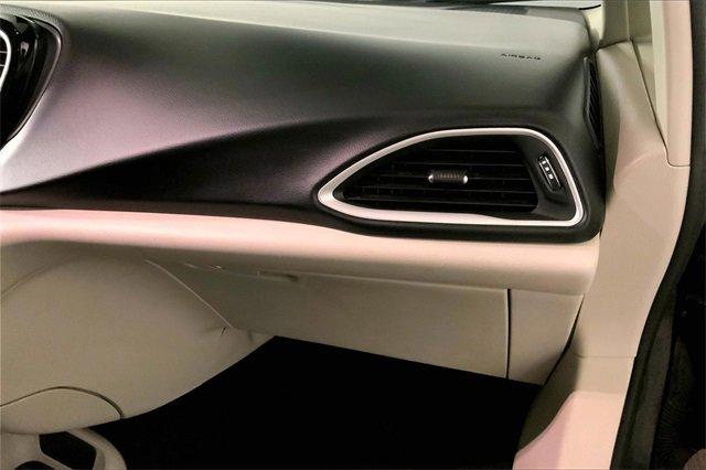 2022 Chrysler Pacifica Vehicle Photo in KANSAS CITY, MO 64114-4502