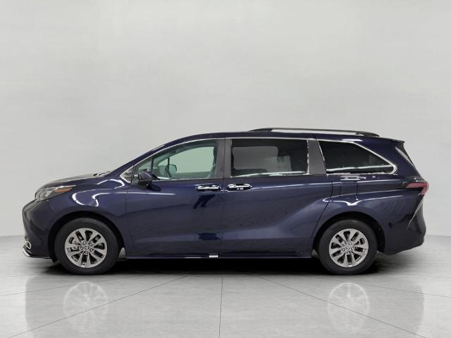 2024 Toyota Sienna Vehicle Photo in Oshkosh, WI 54904