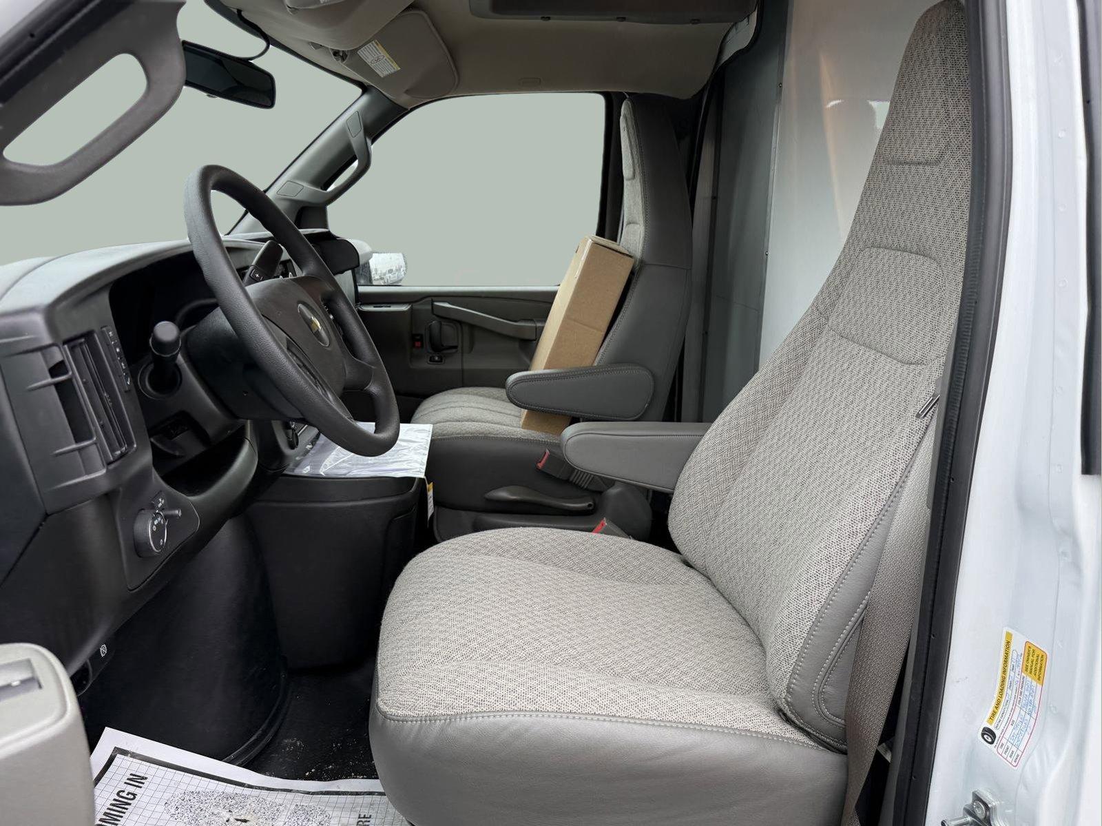 2024 Chevrolet Express Cutaway 3500 Vehicle Photo in GEORGETOWN, TX 78626-7508