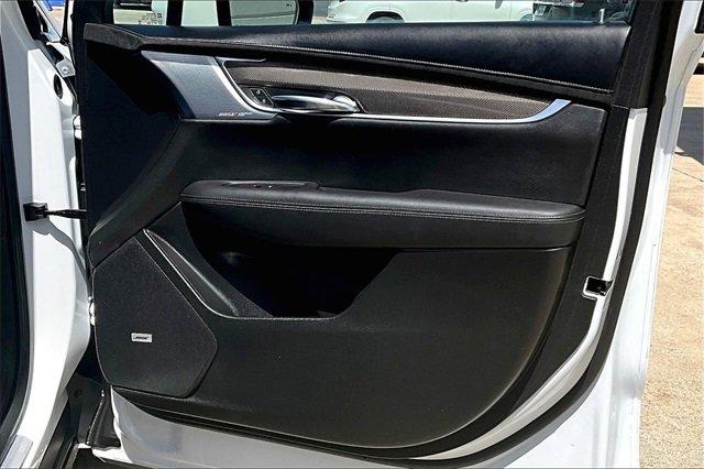 2024 Cadillac XT6 Vehicle Photo in TOPEKA, KS 66609-0000