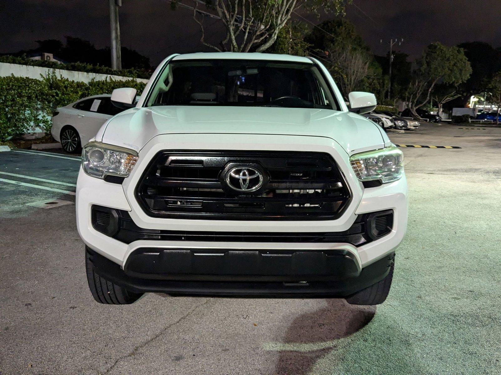 2017 Toyota Tacoma Vehicle Photo in Miami, FL 33135