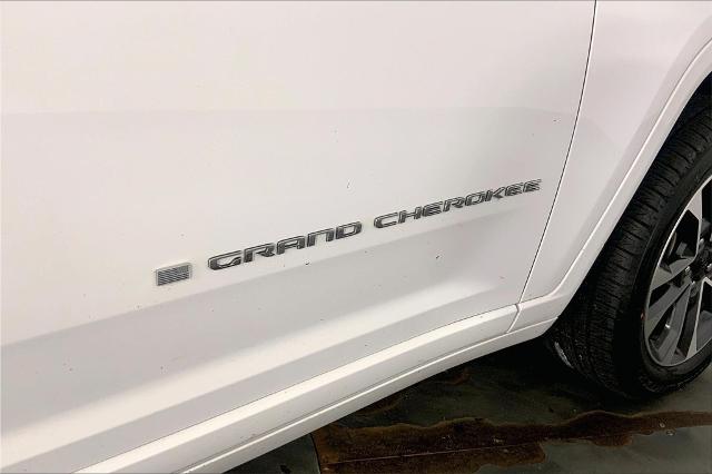 2023 Jeep Grand Cherokee L Vehicle Photo in Lees Summit, MO 64086