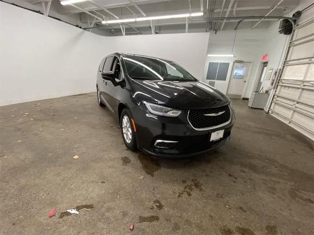 2023 Chrysler Pacifica Vehicle Photo in PORTLAND, OR 97225-3518