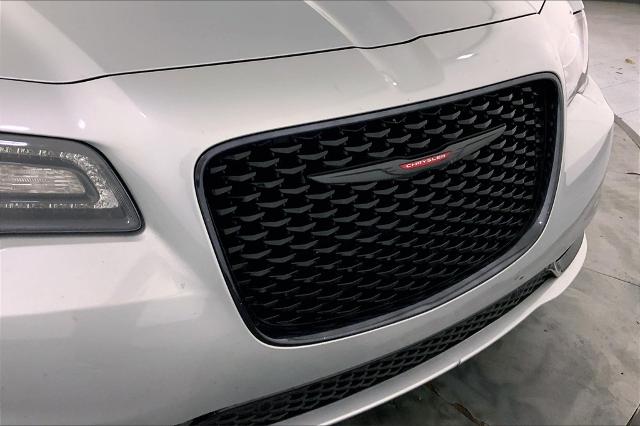 2023 Chrysler 300 Vehicle Photo in Lees Summit, MO 64086