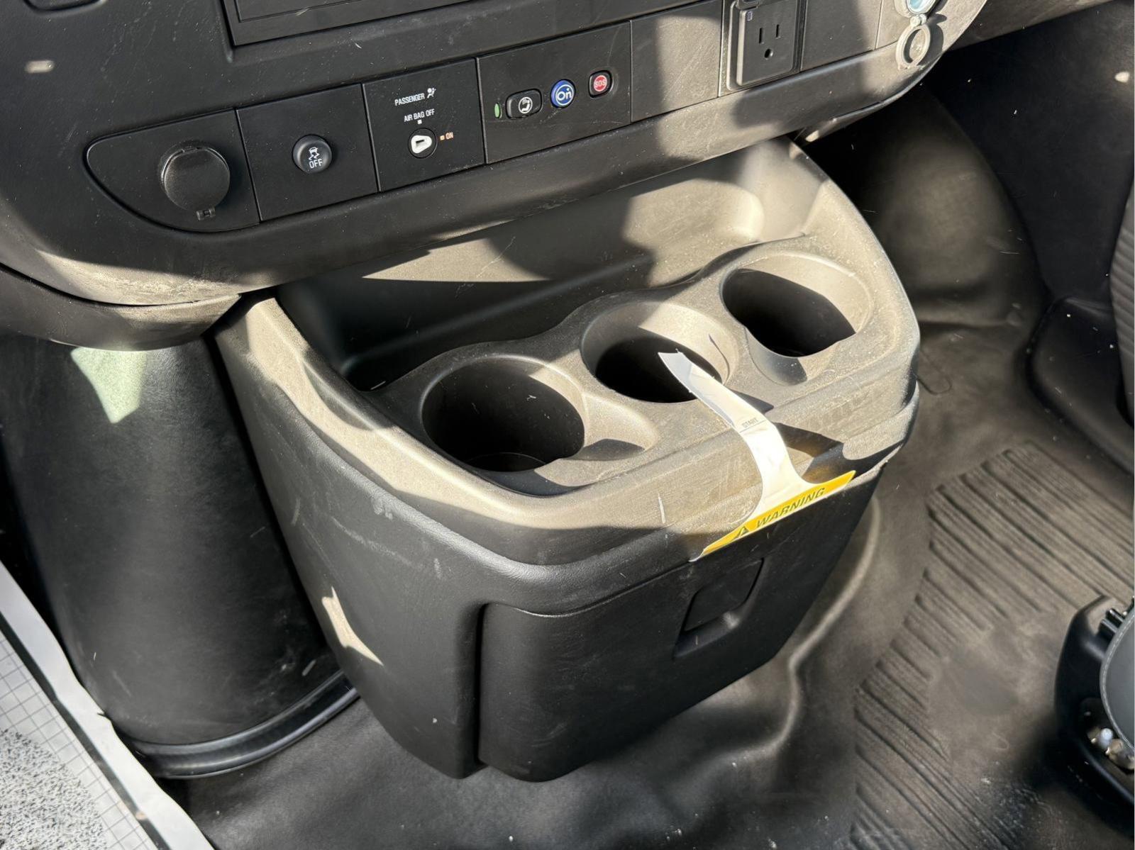 2024 Chevrolet Express Cutaway 3500 Vehicle Photo in GEORGETOWN, TX 78626-7508