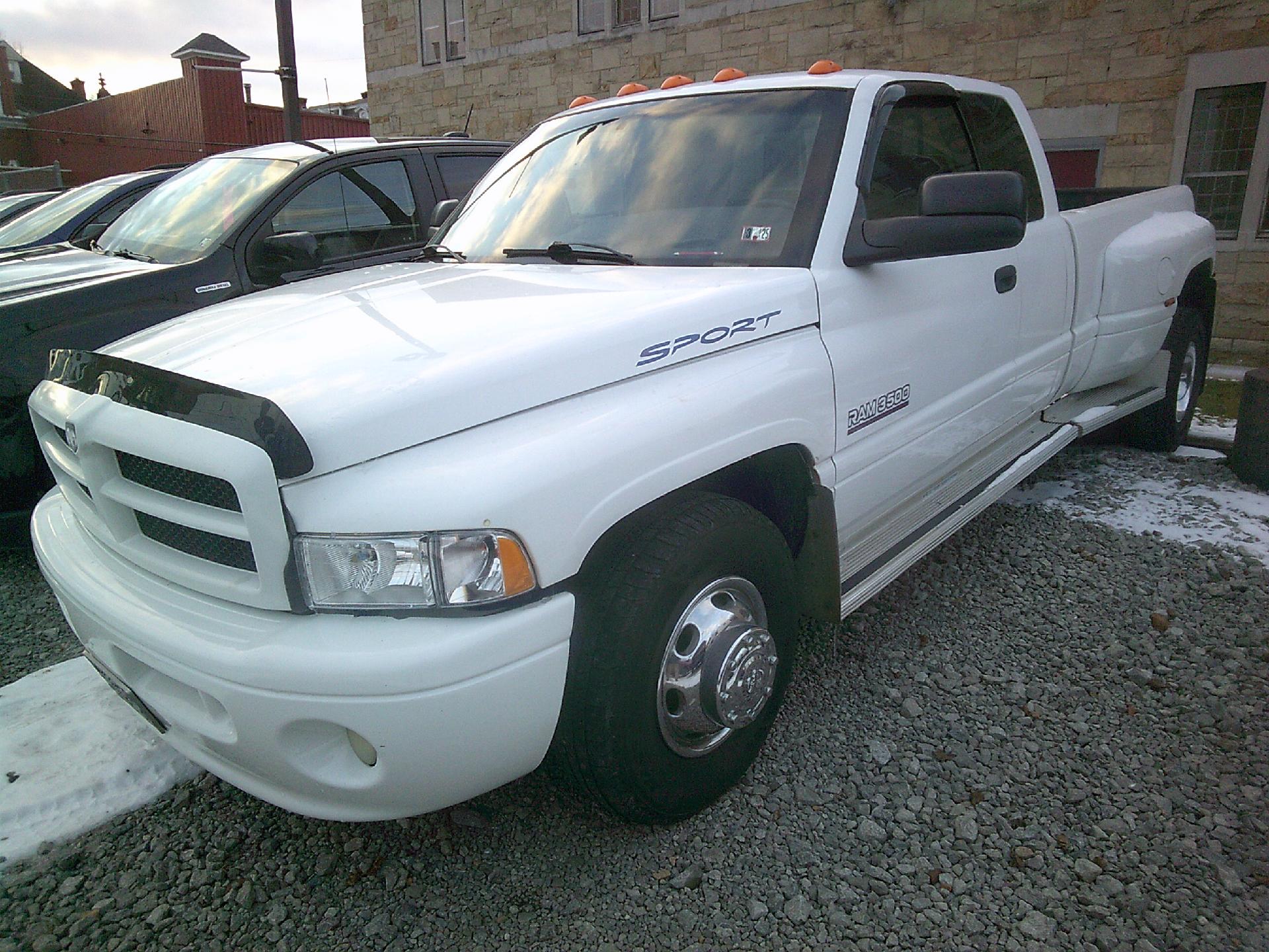 2001 Dodge Ram 3500 Vehicle Photo in KITTANNING, PA 16201-1536