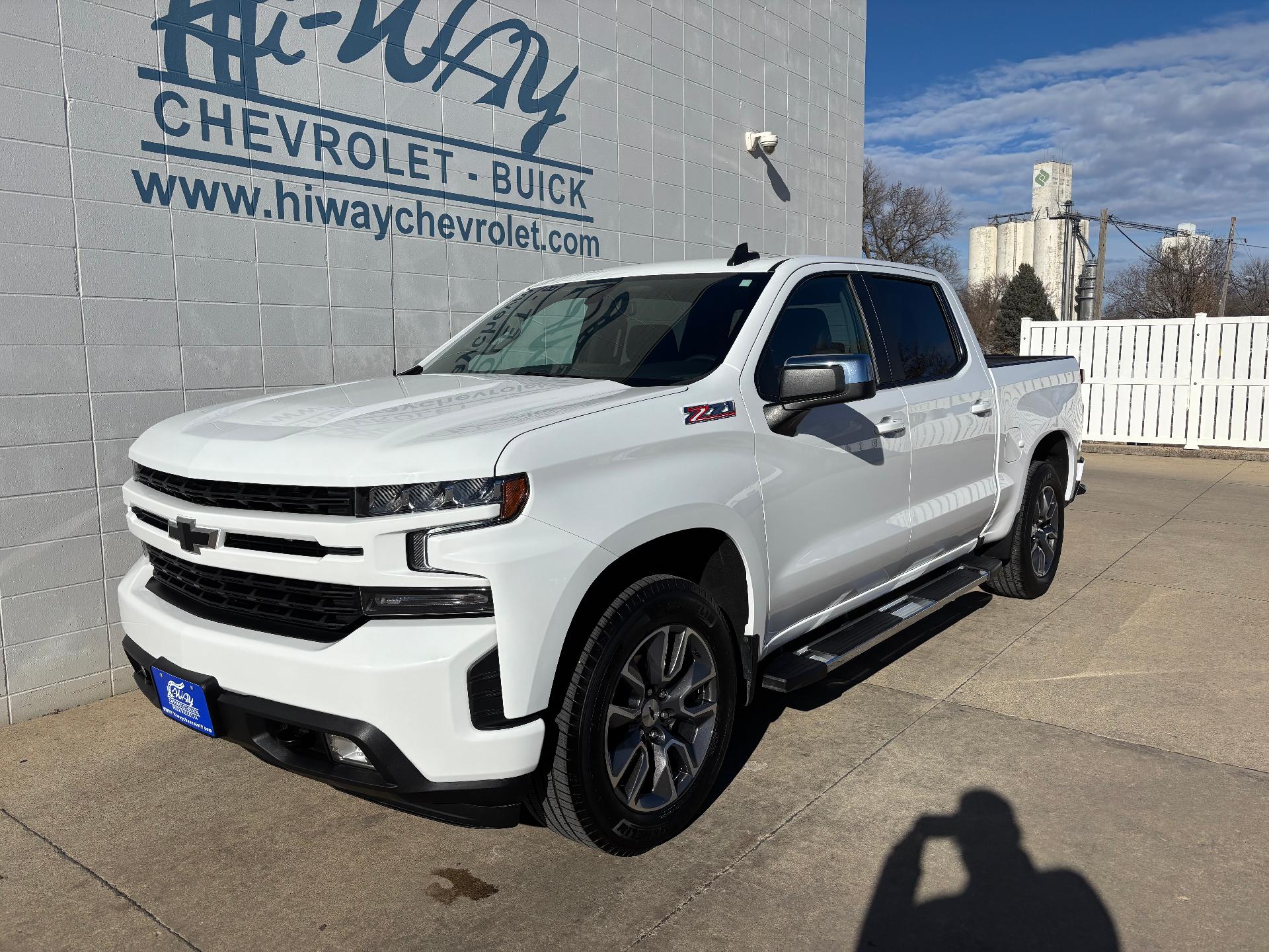 Used 2021 Chevrolet Silverado 1500 RST with VIN 3GCUYEED0MG423732 for sale in Rock Valley, IA