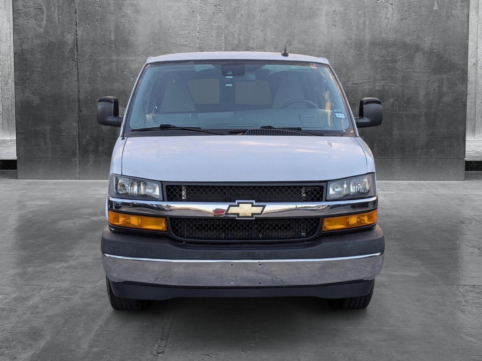 2020 Chevrolet Express Passenger 3500 Vehicle Photo in PEMBROKE PINES, FL 33024-6534