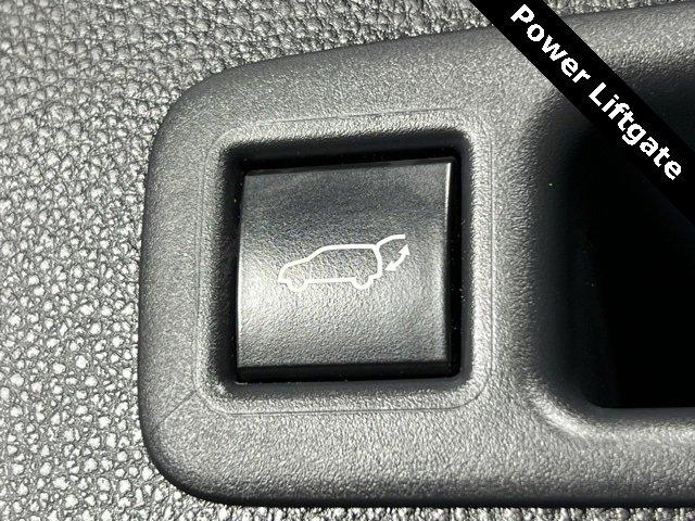 2020 Toyota Highlander Vehicle Photo in HARRISONBURG, VA 22801-8763