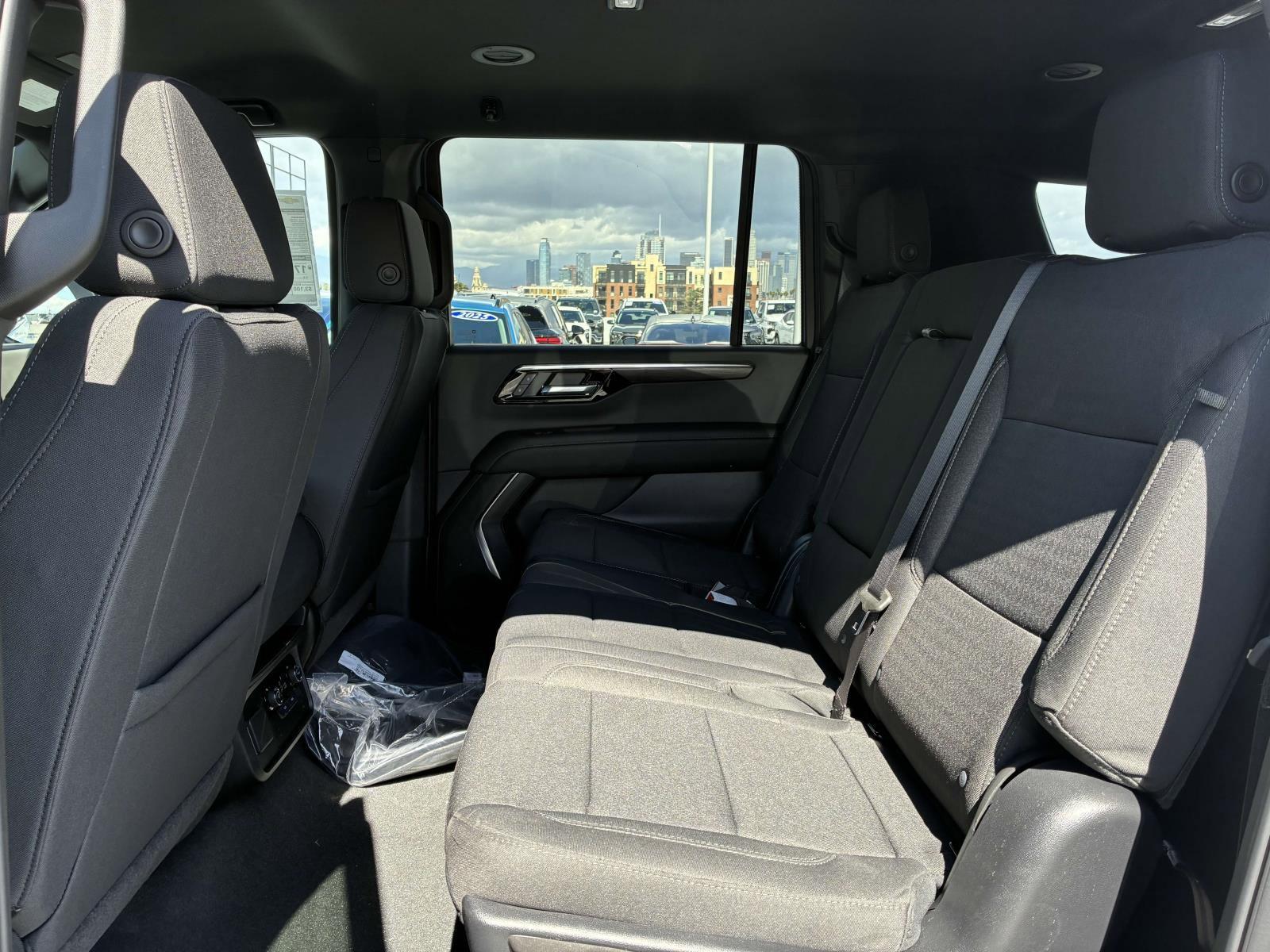 2025 Chevrolet Suburban Vehicle Photo in LOS ANGELES, CA 90007-3794