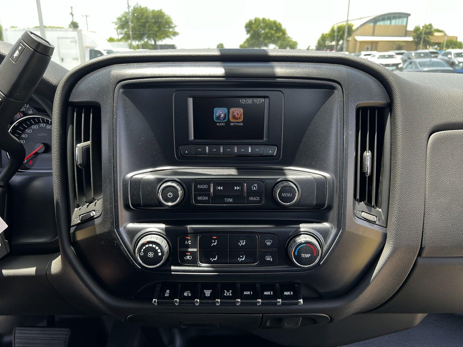 2024 Chevrolet Silverado 6500 HD Vehicle Photo in GEORGETOWN, TX 78626-7508