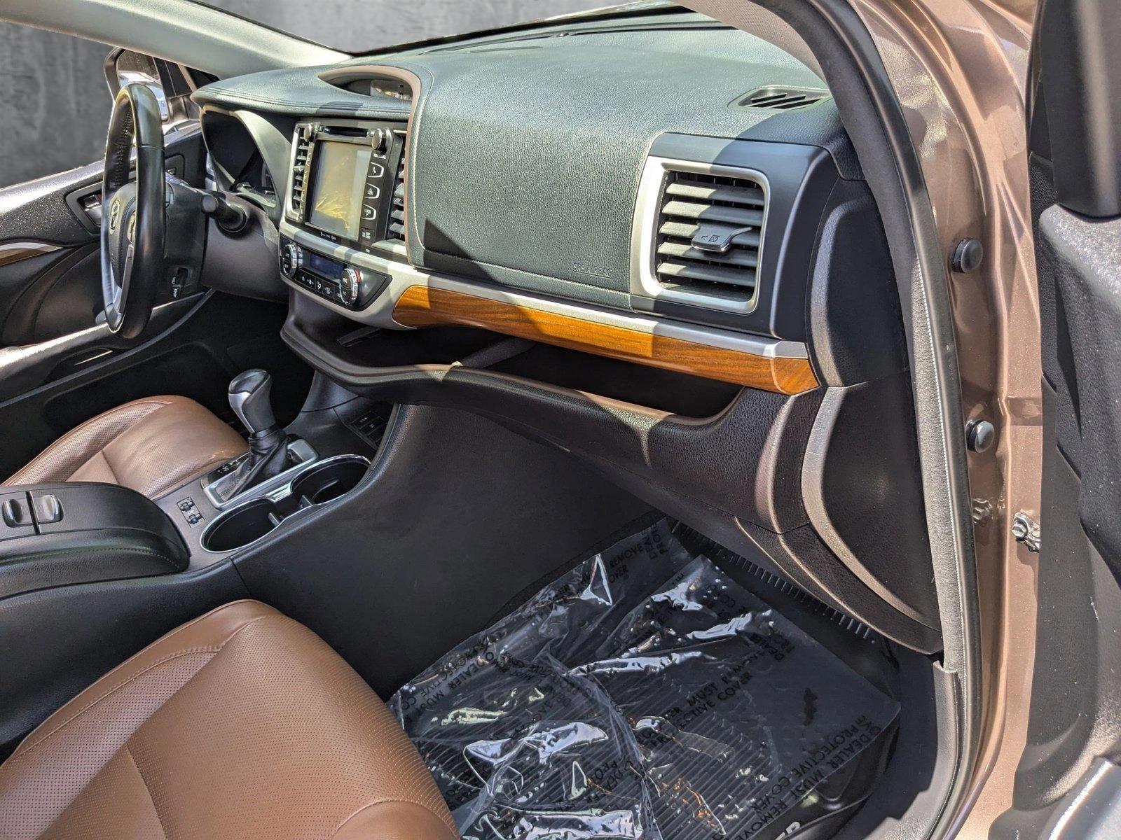 2018 Toyota Highlander Vehicle Photo in Tampa, FL 33614