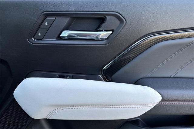 2025 GMC Canyon Vehicle Photo in ELK GROVE, CA 95757-8703