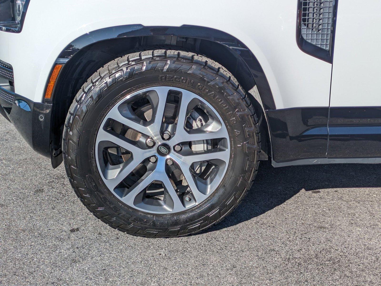 2024 Land Rover Defender Vehicle Photo in Tampa, FL 33614