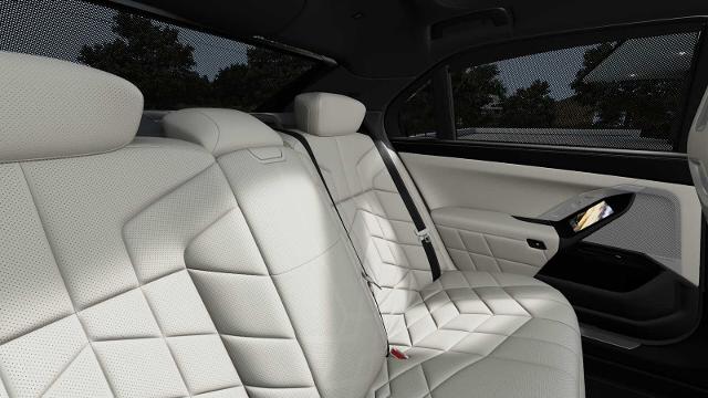 2025 BMW 740i xDrive Vehicle Photo in GRAPEVINE, TX 76051