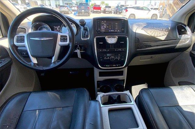 2016 Chrysler Town & Country Vehicle Photo in TOPEKA, KS 66609-0000
