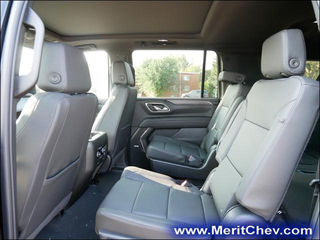 2024 Chevrolet Suburban Vehicle Photo in MAPLEWOOD, MN 55119-4794