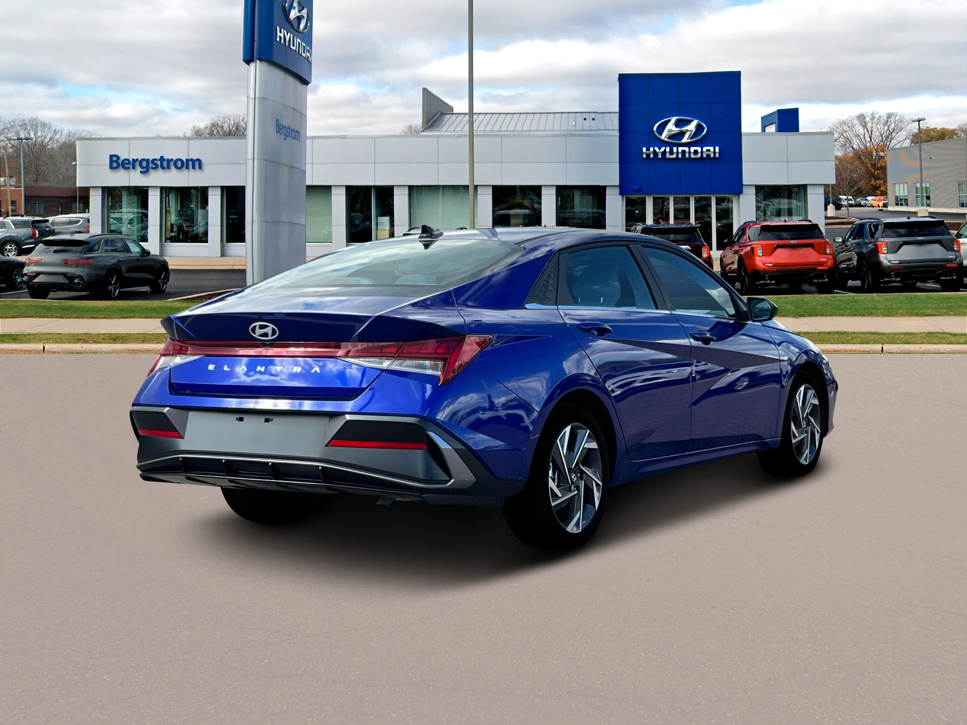 2025 Hyundai ELANTRA Vehicle Photo in Green Bay, WI 54304