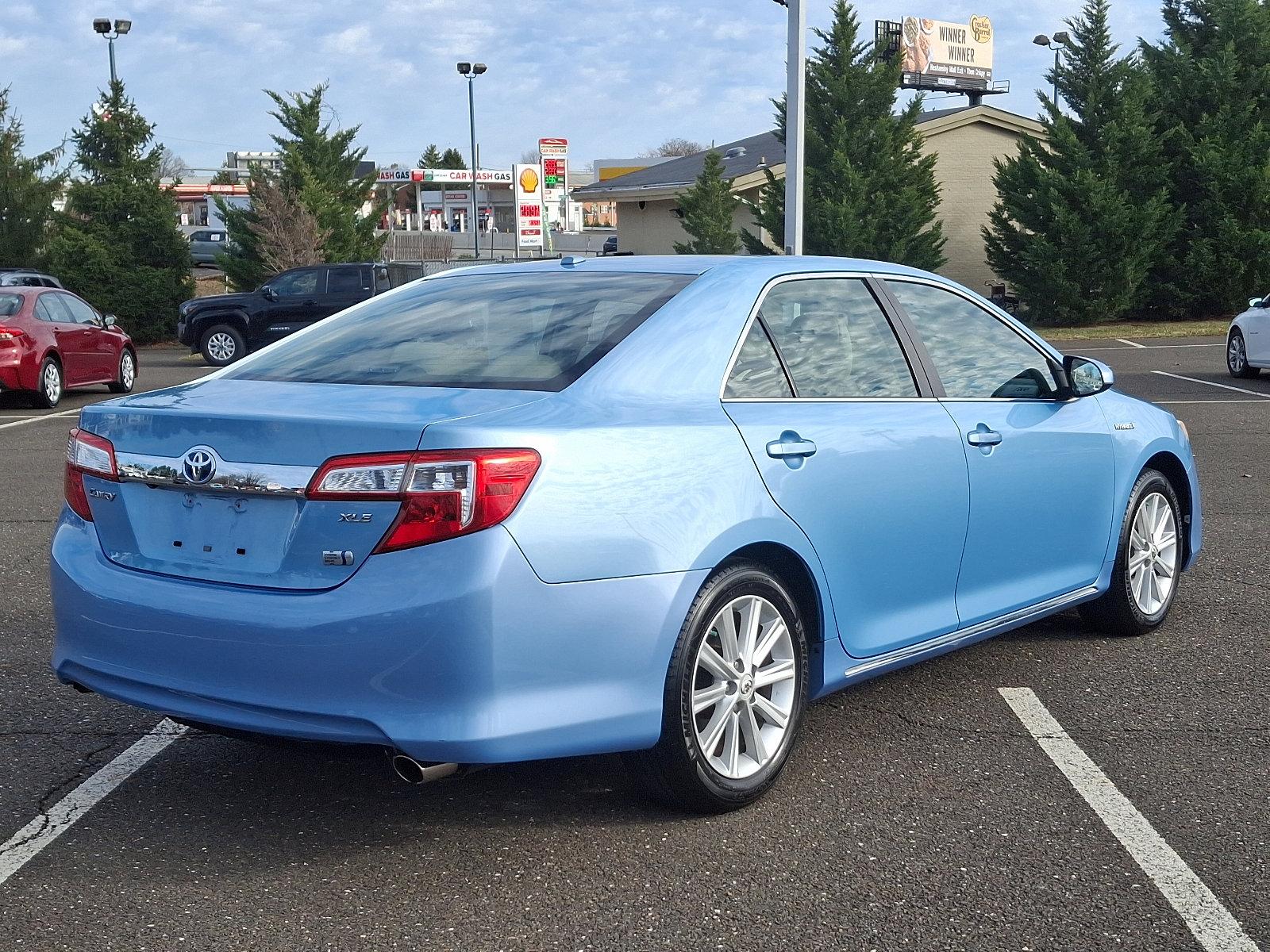 2013 Toyota Camry Hybrid Vehicle Photo in Trevose, PA 19053