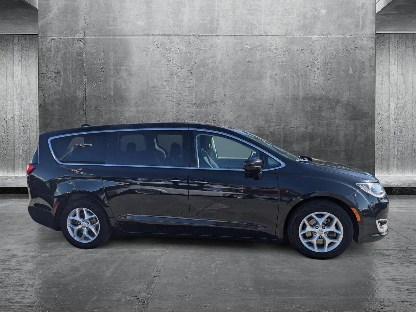 2018 Chrysler Pacifica Vehicle Photo in MIAMI, FL 33172-3015