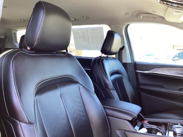 2023 Jeep Grand Cherokee L Vehicle Photo in Gardner, MA 01440
