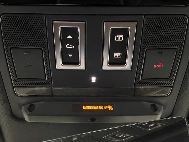 2024 Defender Vehicle Photo in Appleton, WI 54913