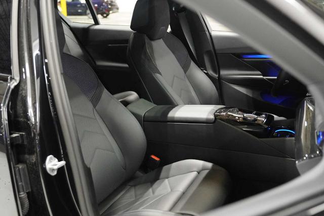2025 BMW 540i xDrive Vehicle Photo in GRAPEVINE, TX 76051