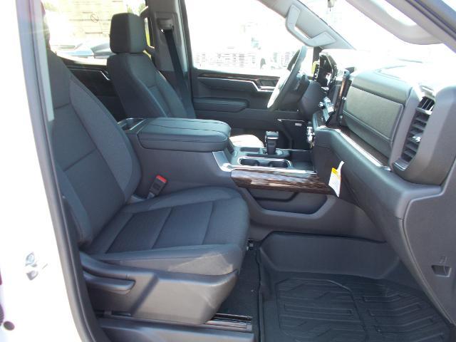 2025 GMC Sierra 1500 Vehicle Photo in LOWELL, MA 01852-4336