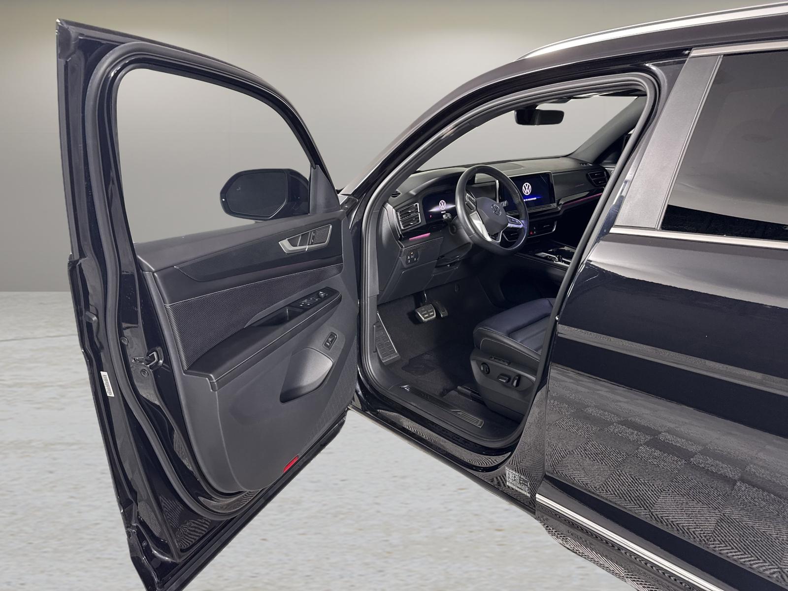2024 Volkswagen Atlas Cross Sport Vehicle Photo in Georgetown, TX 78626