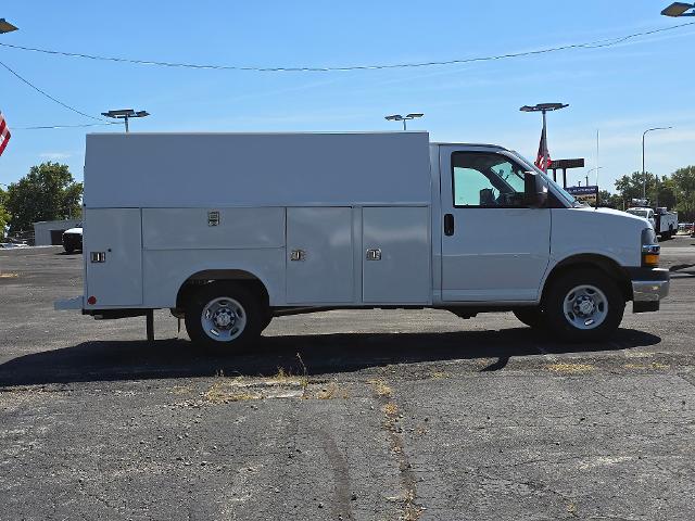 2025 Chevrolet Express Commercial Cutaway Vehicle Photo in INDEPENDENCE, MO 64055-1314