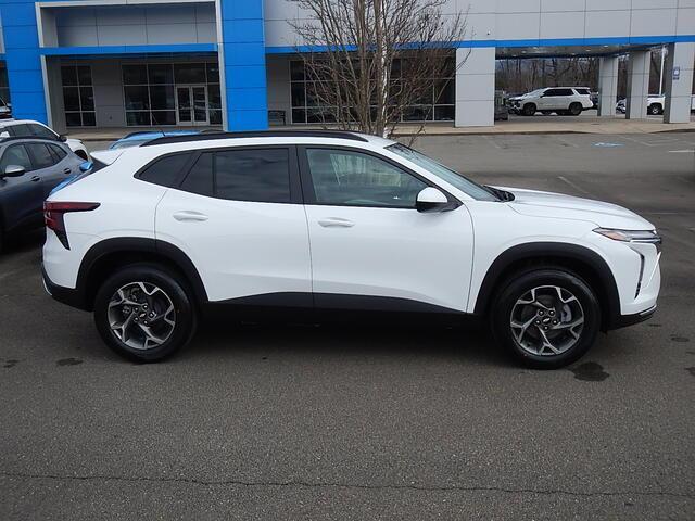 2025 Chevrolet Trax Vehicle Photo in JASPER, GA 30143-8655