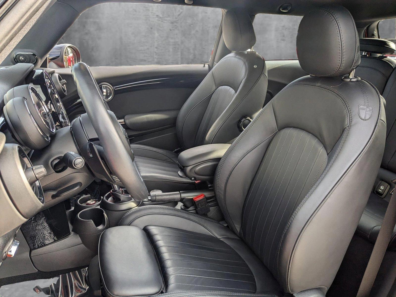 2019 MINI John Cooper Works Hardtop Vehicle Photo in Towson, MD 21204