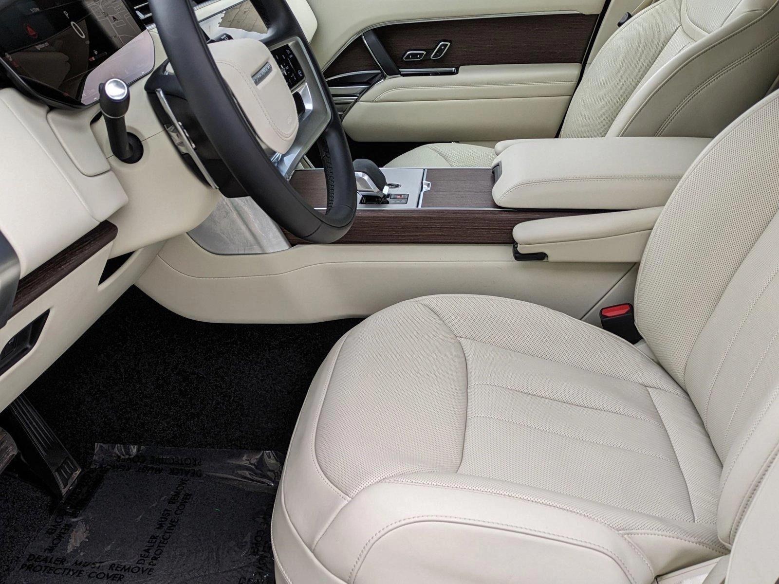 2024 Land Rover Range Rover Vehicle Photo in Bethesda, MD 20852