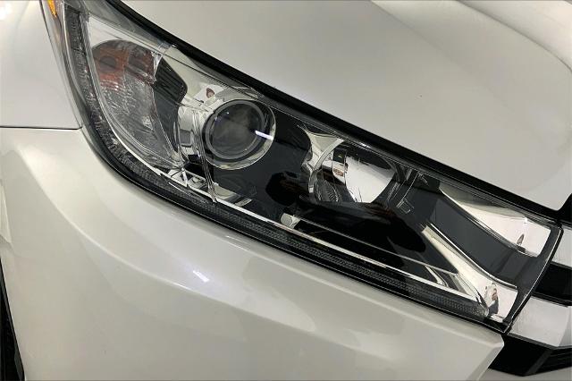 2019 Toyota Highlander Vehicle Photo in Lees Summit, MO 64086