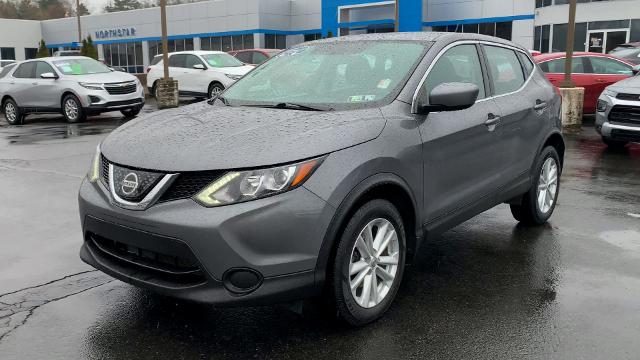 2018 Nissan Rogue Sport Vehicle Photo in MOON TOWNSHIP, PA 15108-2571