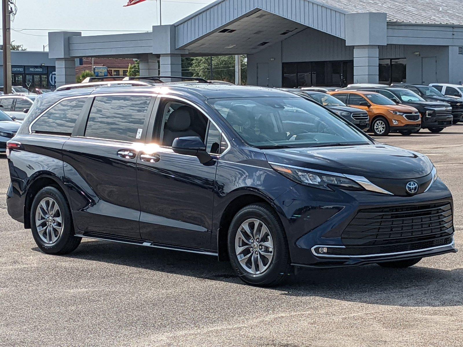 2024 Toyota Sienna Vehicle Photo in ORLANDO, FL 32808-7998