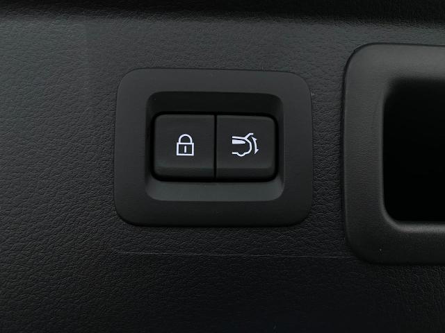 2025 Mazda CX-50 Hybrid Vehicle Photo in Appleton, WI 54913