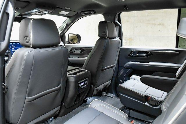 2025 Chevrolet Suburban Vehicle Photo in EVERETT, WA 98203-5662