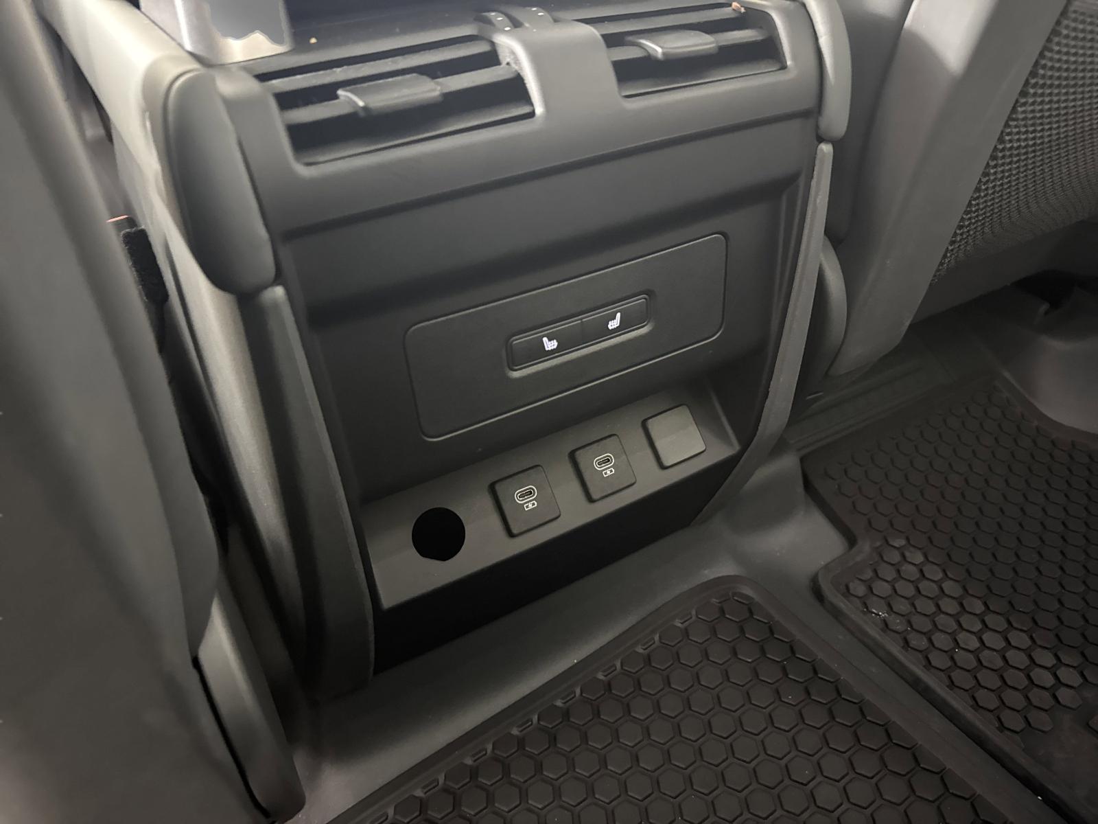 2024 Land Rover Defender Vehicle Photo in GEORGETOWN, TX 78626-7508