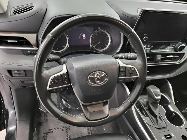 2023 Toyota Highlander Vehicle Photo in Oshkosh, WI 54904