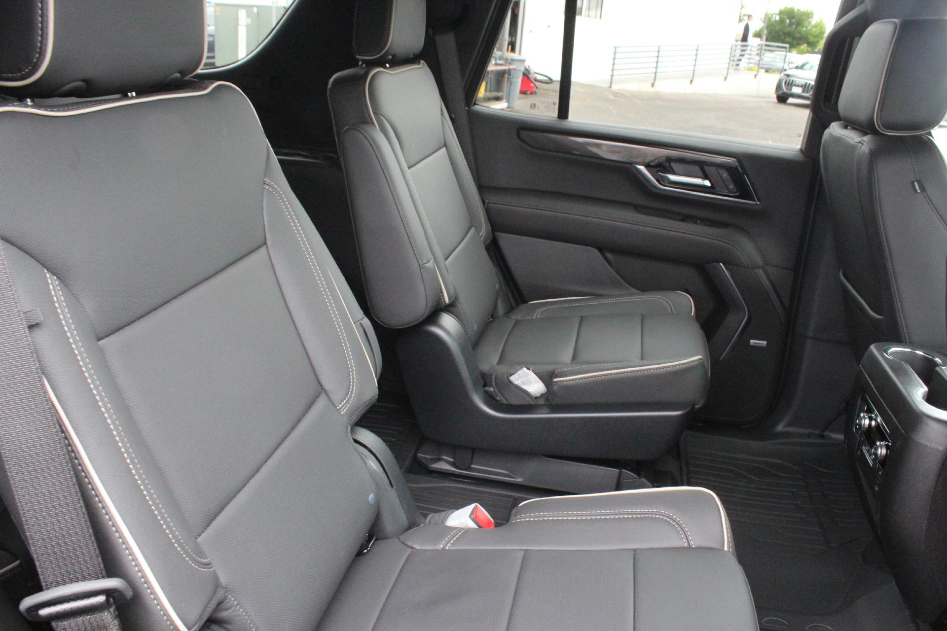 2025 GMC Yukon Vehicle Photo in AURORA, CO 80012-4011
