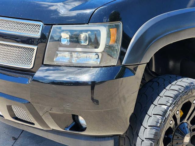 2011 Chevrolet Suburban Vehicle Photo in DENTON, TX 76210-9321